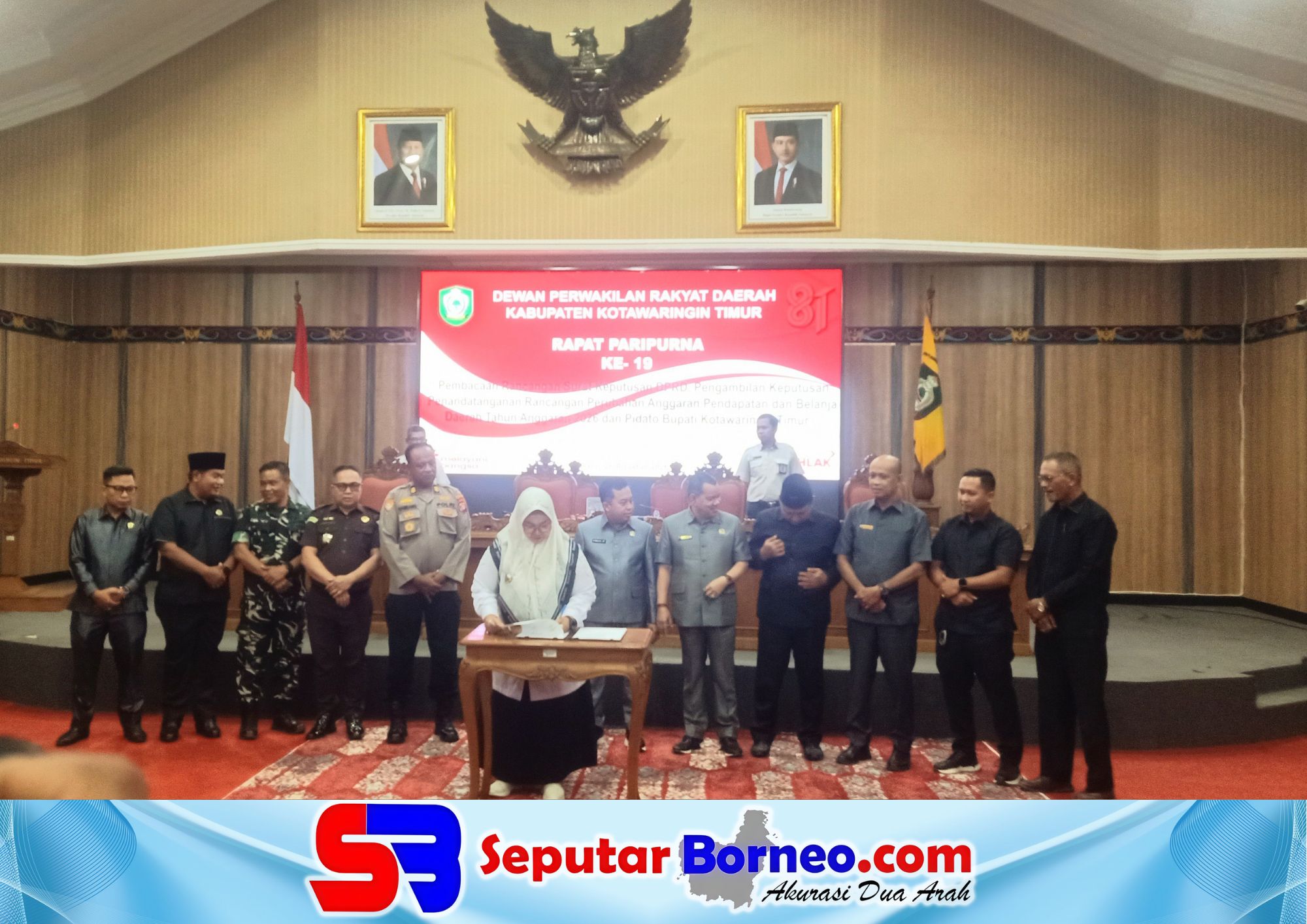 Pemkab Kotim dan DPRD melaksanakan penandatanganan perubahan APBD 2026. (FOTO: SEPUTAR BORNEO)