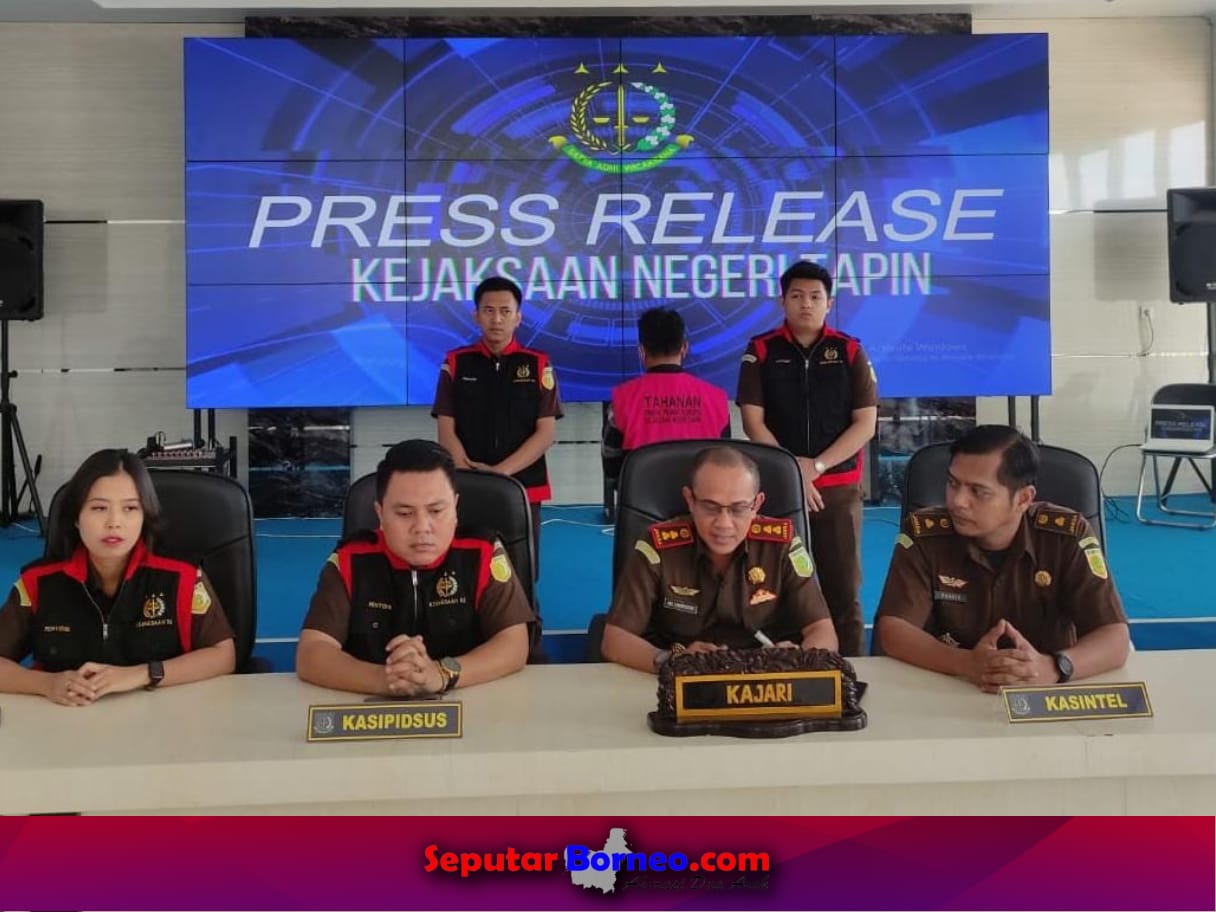 Kejari Tapin Tahan Tersangka Perkara Dana BOS 2021