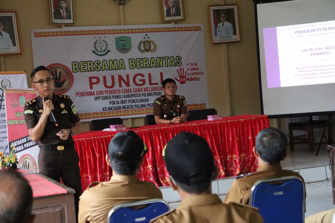 Kejari Pulpis Berikan Penerangan Hukum Kepada Aparatur Desa