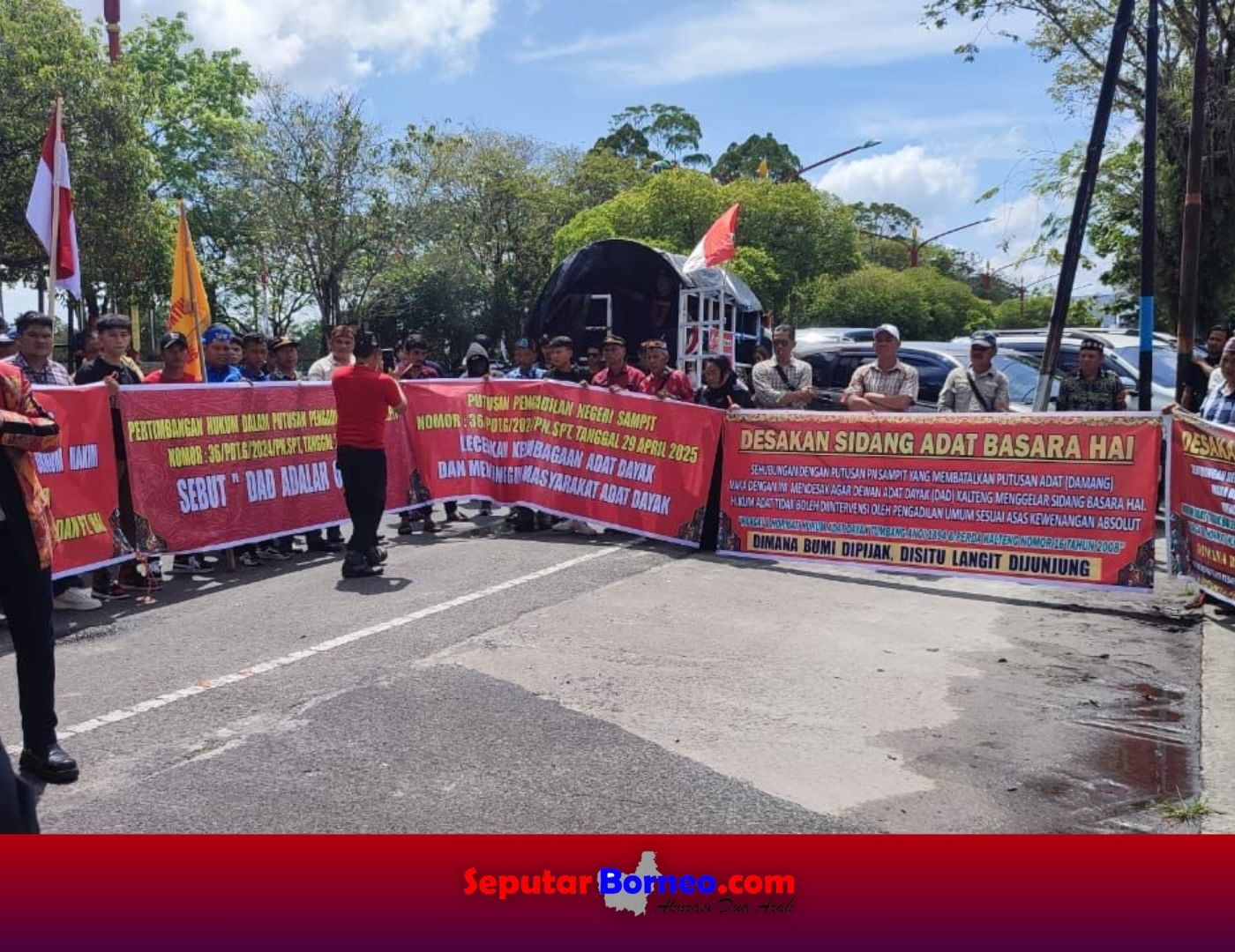Masyarakat Adat Dayak Gelar Aksi Damai, Protes Putusan PN Sampit yang Dinilai Abaikan Hukum Adat