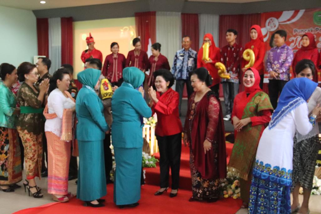 Bupati Hadiri Puncak Peringatan Hari Ibu ke 94 di GPU Handep Hapakat