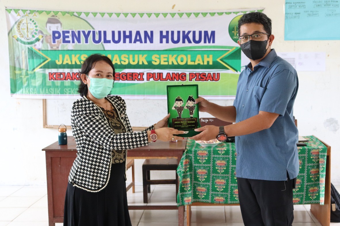 Antusias Pelajar SMPN 1 Jabiren Raya Ikuti Jaksa Masuk Sekolah