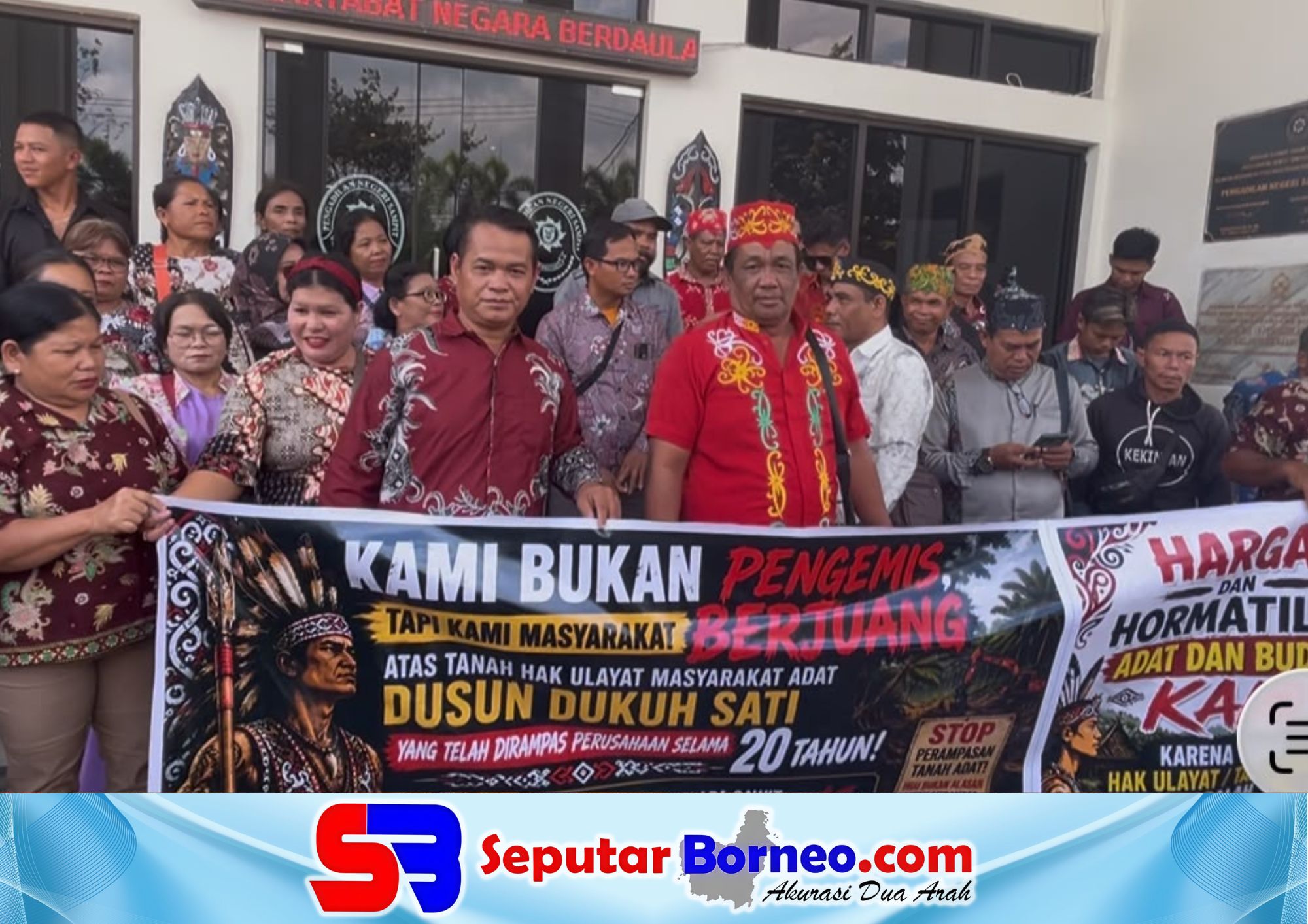 Dua Dekade Menunggu Keadilan, Ratusan Warga Adat Dukuh Sati Padati PN Sampit