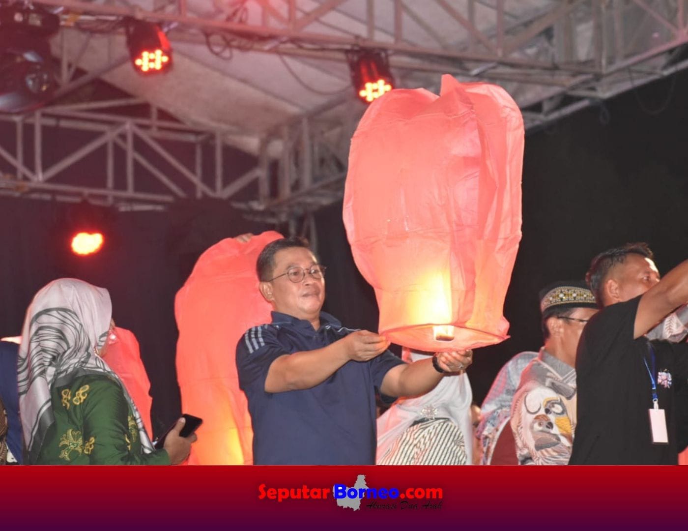 Semarakan Sumber Mulya Fest Ribuan Lampion Dilepas