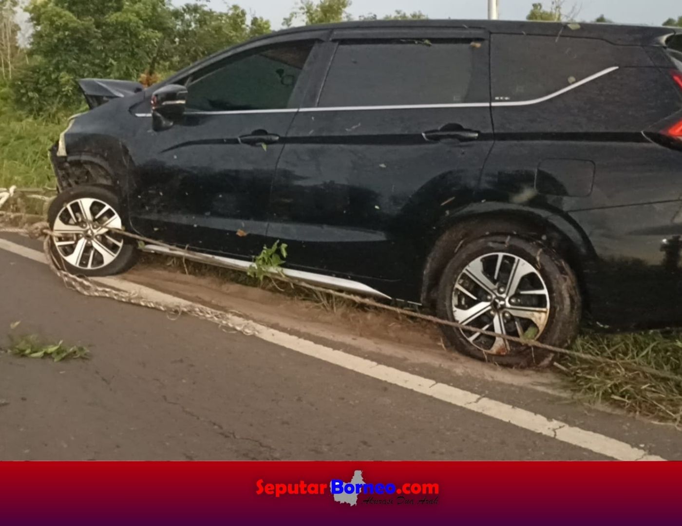 Tidak Hapal Medan Jalan, Xpander Nyemplung Parit