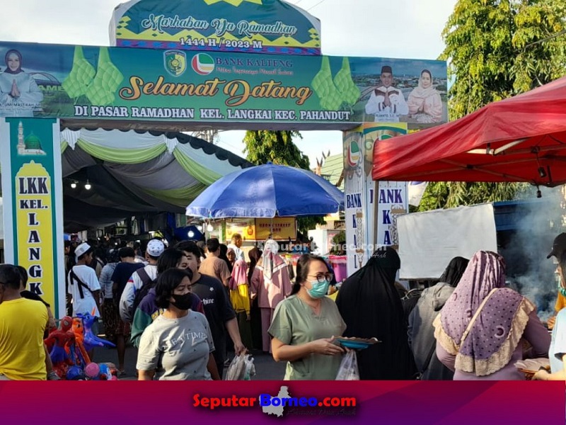 Hari Pertama, Pasar Ramadan Ramai Dikunjungi Pembeli