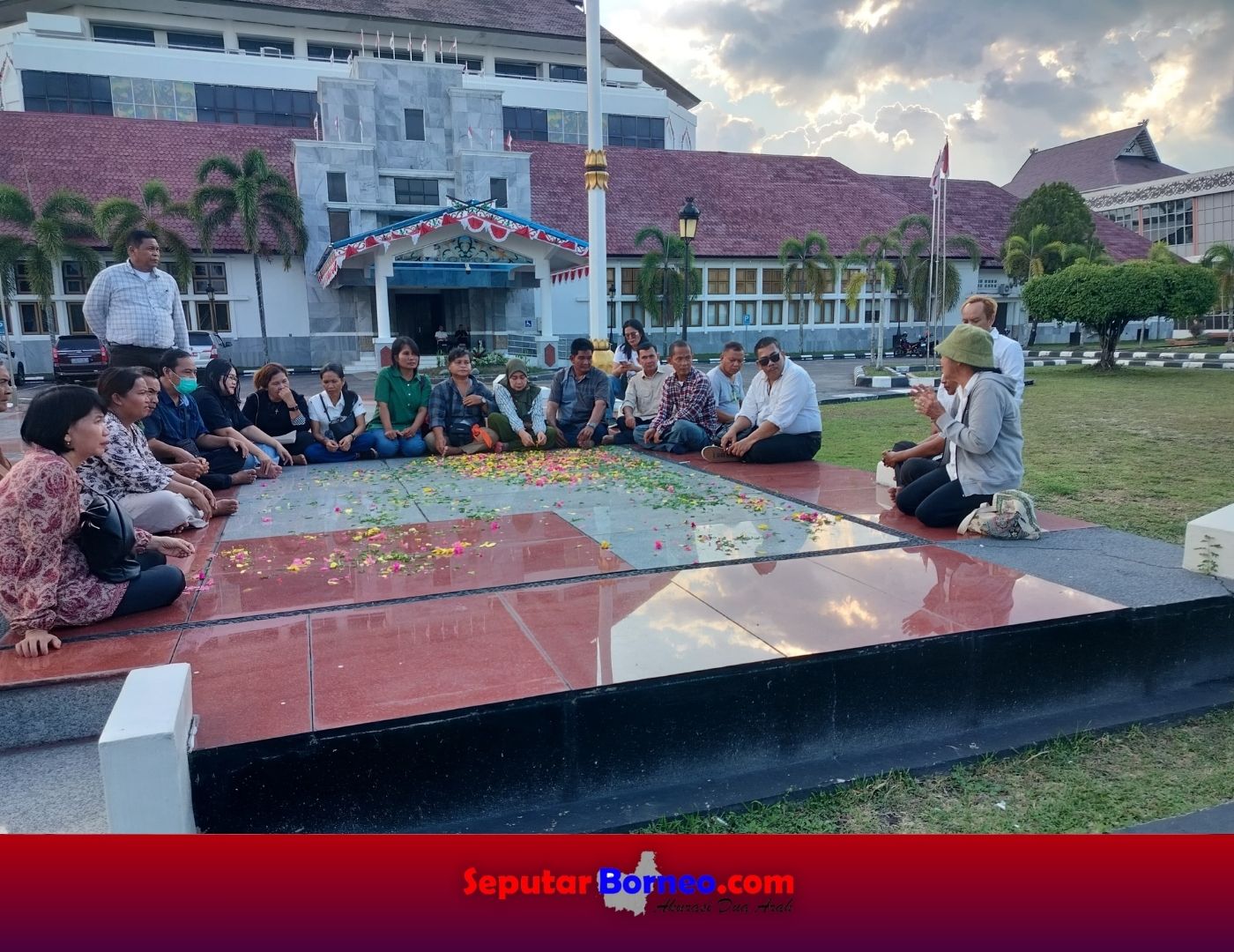 Tiga Kali Tergugat Mangkir Persidangan, Ahli Waris Ziarah ke Makam Dambung Djaya Angin
