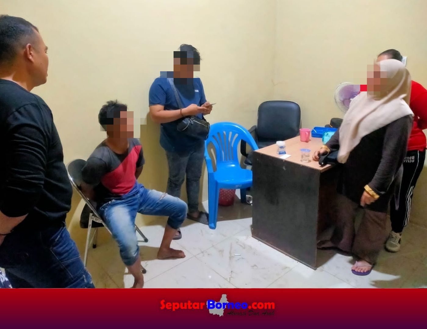 Membawa Pisau Pria Ngamuk di Jalan