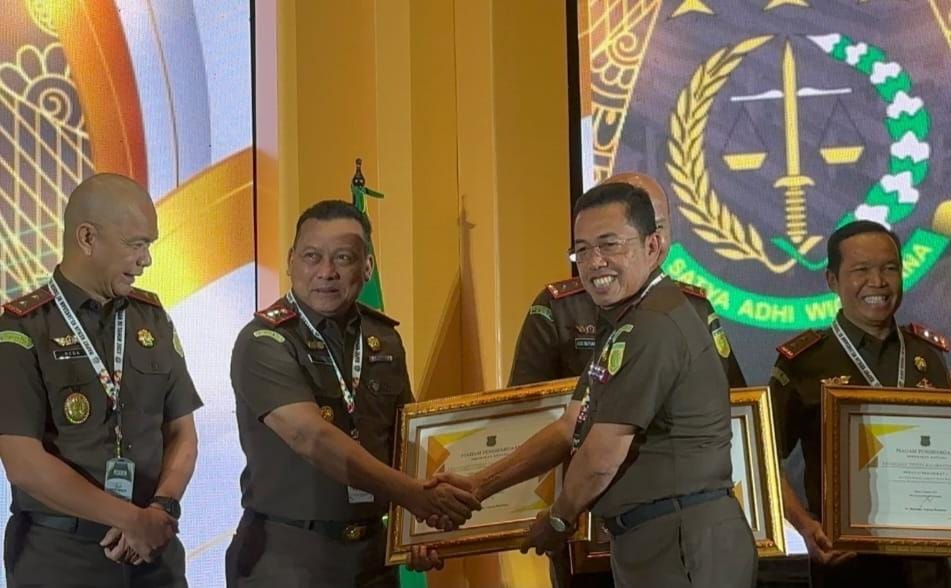 Wakil Jaksa Agung Serahkan Penghargaan, Kejati Kalsel Raih Tiga Penghargaan 