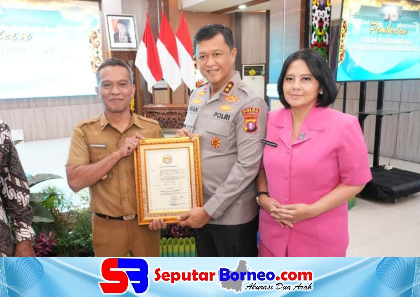 Pemkab Kapuas Terima Penghargaan Satya Lencana Karya Nusa dari PP Polri