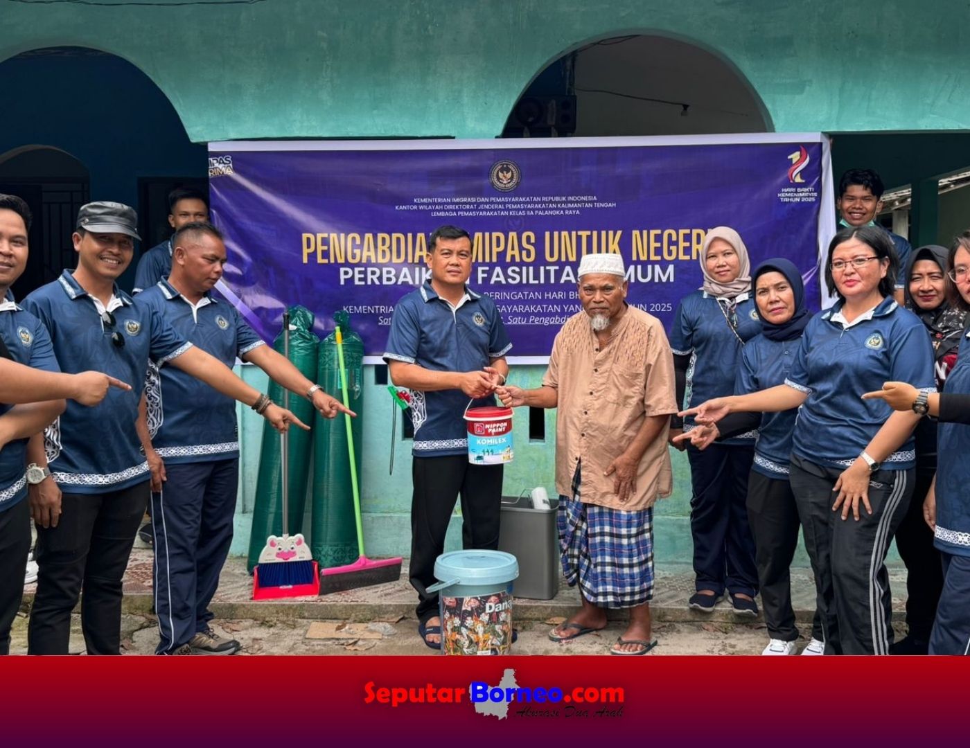 Wujudkan Kepedulian Sosial, Lapas Palangka Raya Kerja Bakti Di Masjid Mini Al-Ikhlas Tangkiling 